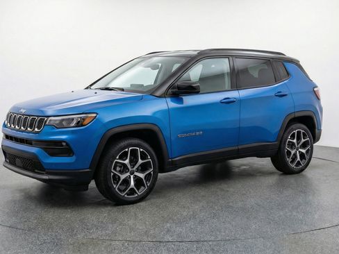 Used 2025 Jeep Compass Limited image 3