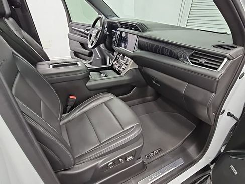 Used 2024 GMC Yukon XL Denali image 44
