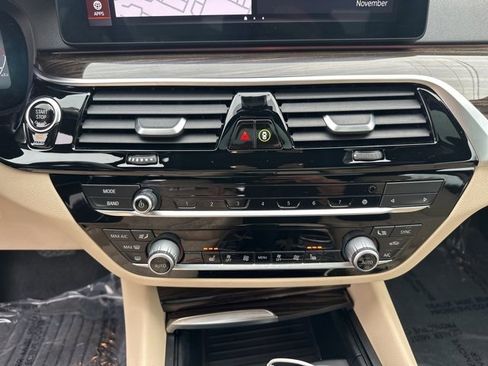 Used 2022 BMW 530i xDrive w/ Convenience Package image 19