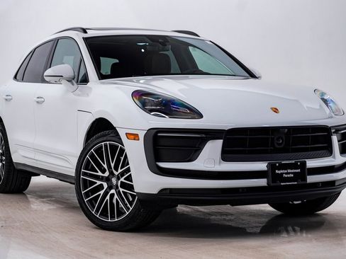 Certified 2025 Porsche Macan image 8