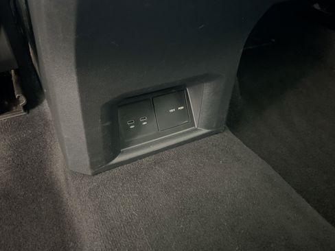 Certified 2022 Volkswagen Atlas Cross Sport SE image 28