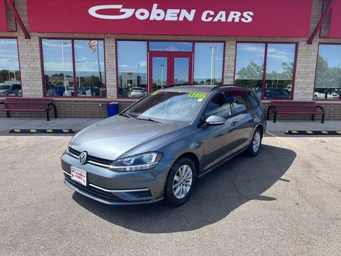 Used 2019 Volkswagen Golf S FWD image 1