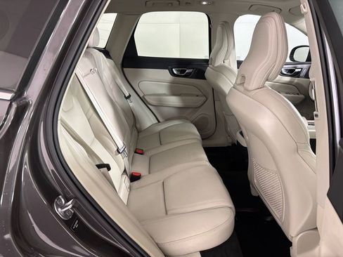 Used 2022 Volvo XC60 B5 Inscription w/ Advanced Package image 39