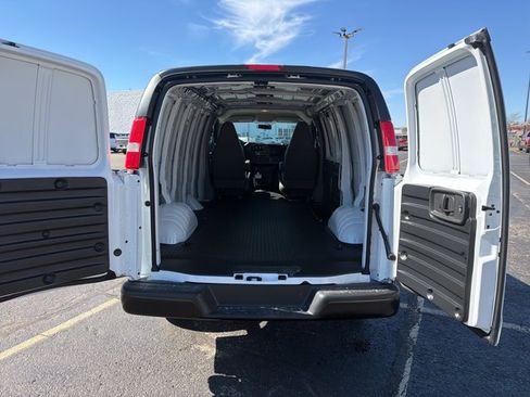New 2026 Chevrolet Express 3500 w/ Driver Convenience Package RWD image 19