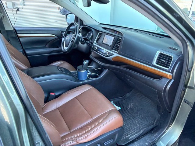 Used 2018 Toyota Highlander Limited Platinum AWD/4WD image 8