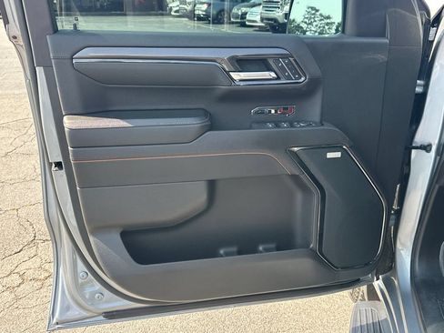 Used 2024 GMC Sierra 1500 AT4 w/ Technology Package AWD/4WD image 11