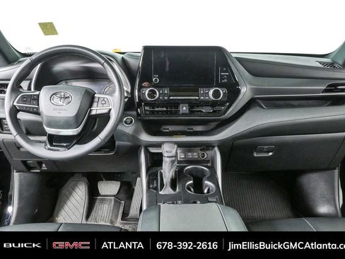 Used 2024 Toyota Highlander XSE FWD image 16
