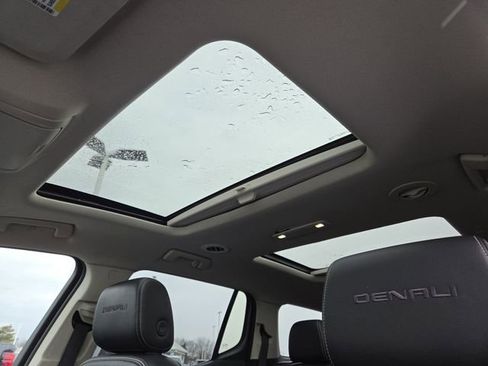 Used 2023 GMC Acadia Denali w/ Denali Ultimate Package image 3