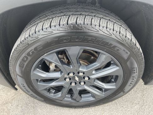 Used 2021 Chevrolet Traverse RS AWD/4WD image 16