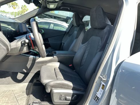 Used 2025 BMW X3 M50 w/ Premium Package AWD/4WD image 3