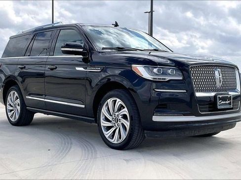 Used 2024 Lincoln Navigator Reserve image 12