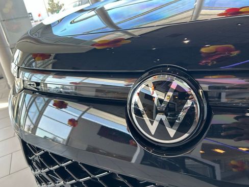 New 2026 Volkswagen Tiguan SE R-Line FWD image 9