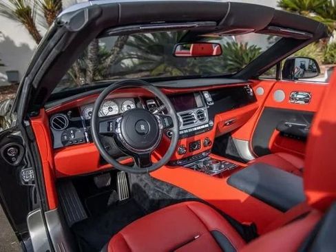 Used 2018 Rolls-Royce Dawn RWD image 3