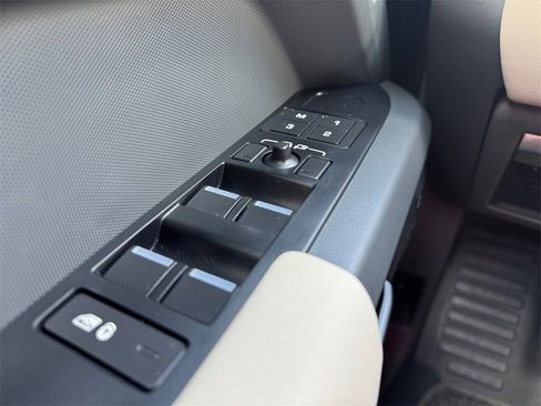 Used 2023 Land Rover Defender 110 X-Dynamic SE image 21
