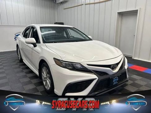 Used 2024 Toyota Camry SE FWD image 1