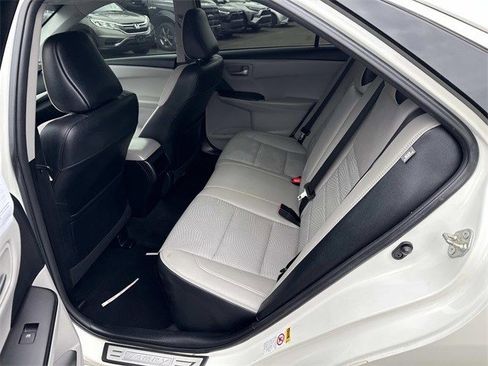 Used 2016 Toyota Camry SE w/ Moonroof Package image 17