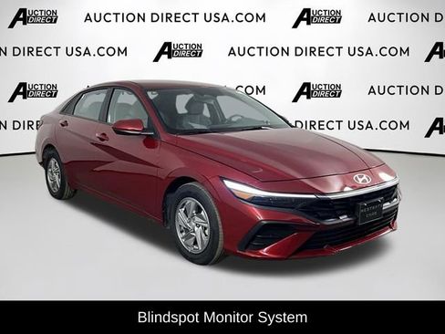 Used 2025 Hyundai Elantra SE FWD image 2
