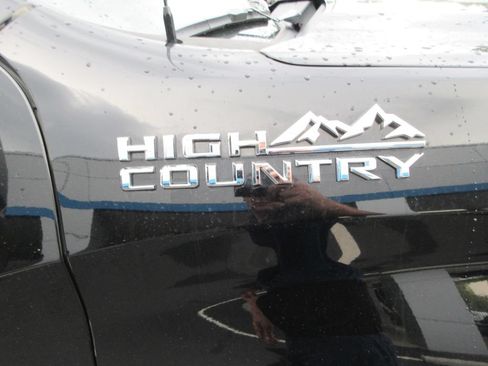Used 2019 Chevrolet Silverado 1500 High Country w/ Technology Package AWD/4WD image 10