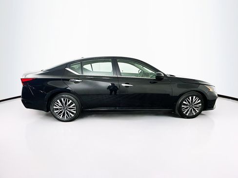 Used 2023 Nissan Altima 2.5 SV w/ SV Premium Package image 10