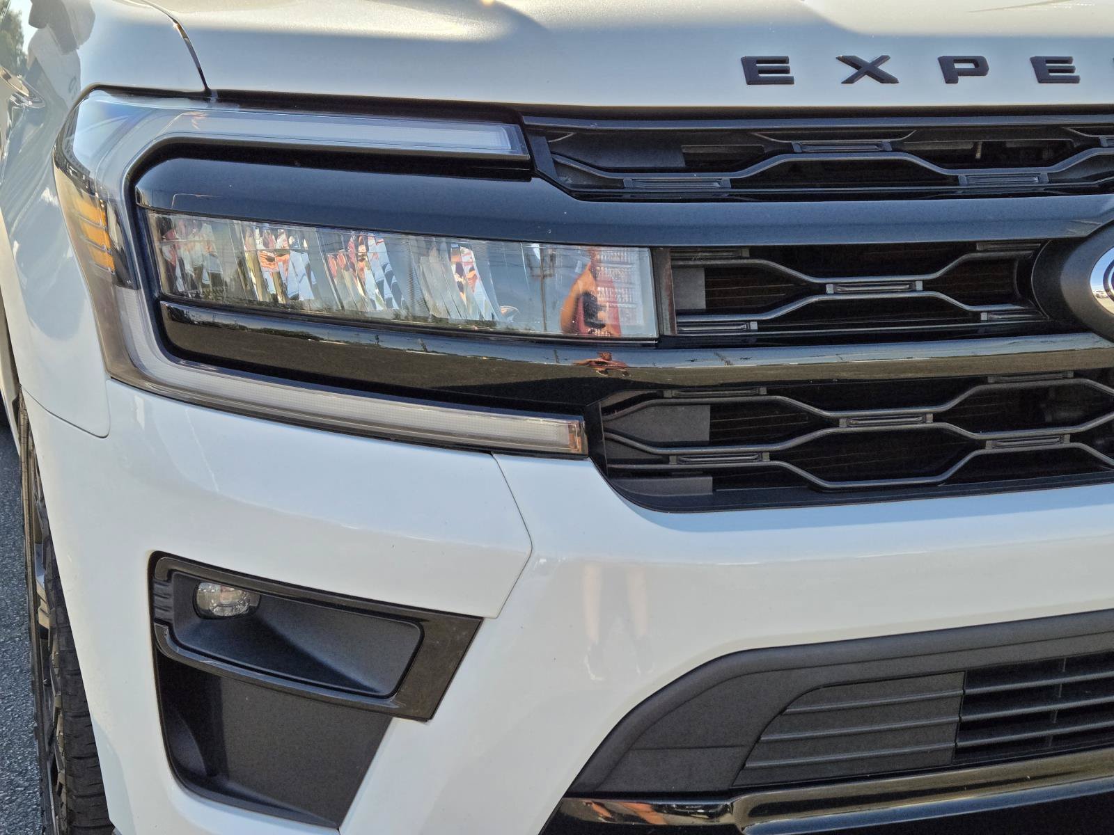 Used 2022 Ford Expedition Limited AWD/4WD image 4
