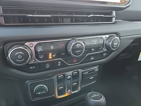 New 2026 Jeep Gladiator Sahara image 60