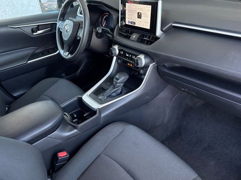 Used 2025 Toyota RAV4 XLE FWD image 18