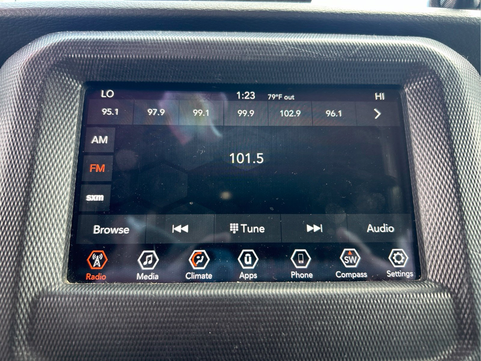 Used 2018 Jeep Wrangler Unlimited Sahara AWD/4WD image 28