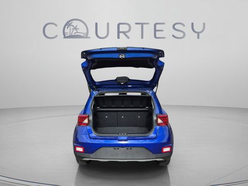 Certified 2025 Hyundai Venue Limited FWD image 9