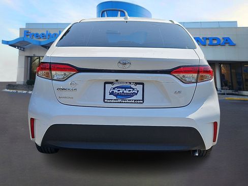 Used 2024 Toyota Corolla LE FWD image 6