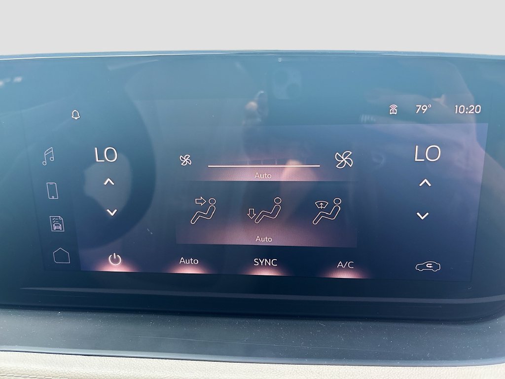 Used 2025 Buick Encore GX Avenir w/ Avenir Technology Package FWD image 28