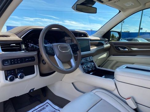 Used 2024 GMC Yukon XL Denali AWD/4WD image 9