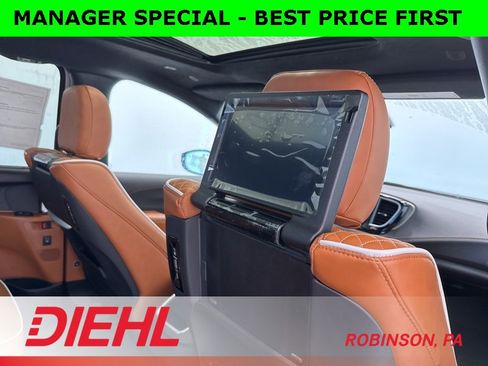 New 2026 Chrysler Pacifica Pinnacle image 15