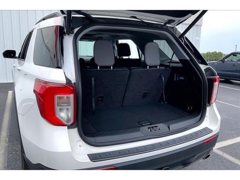Used 2022 Ford Explorer XLT w/ Equipment Group 202A AWD/4WD image 28