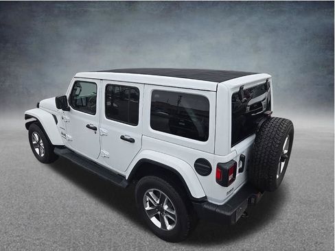 Used 2022 Jeep Wrangler Unlimited Sahara w/ Cold Weather Group image 14