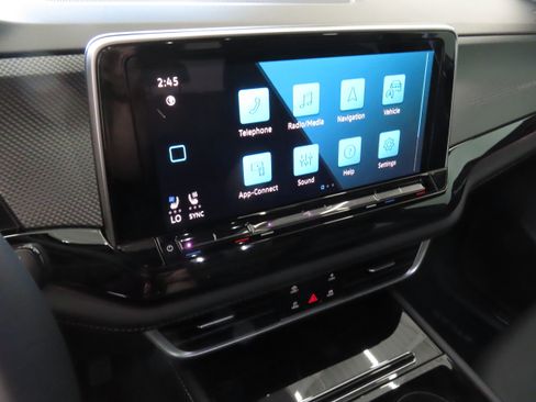New 2026 Volkswagen Atlas Cross Sport SEL AWD/4WD image 18