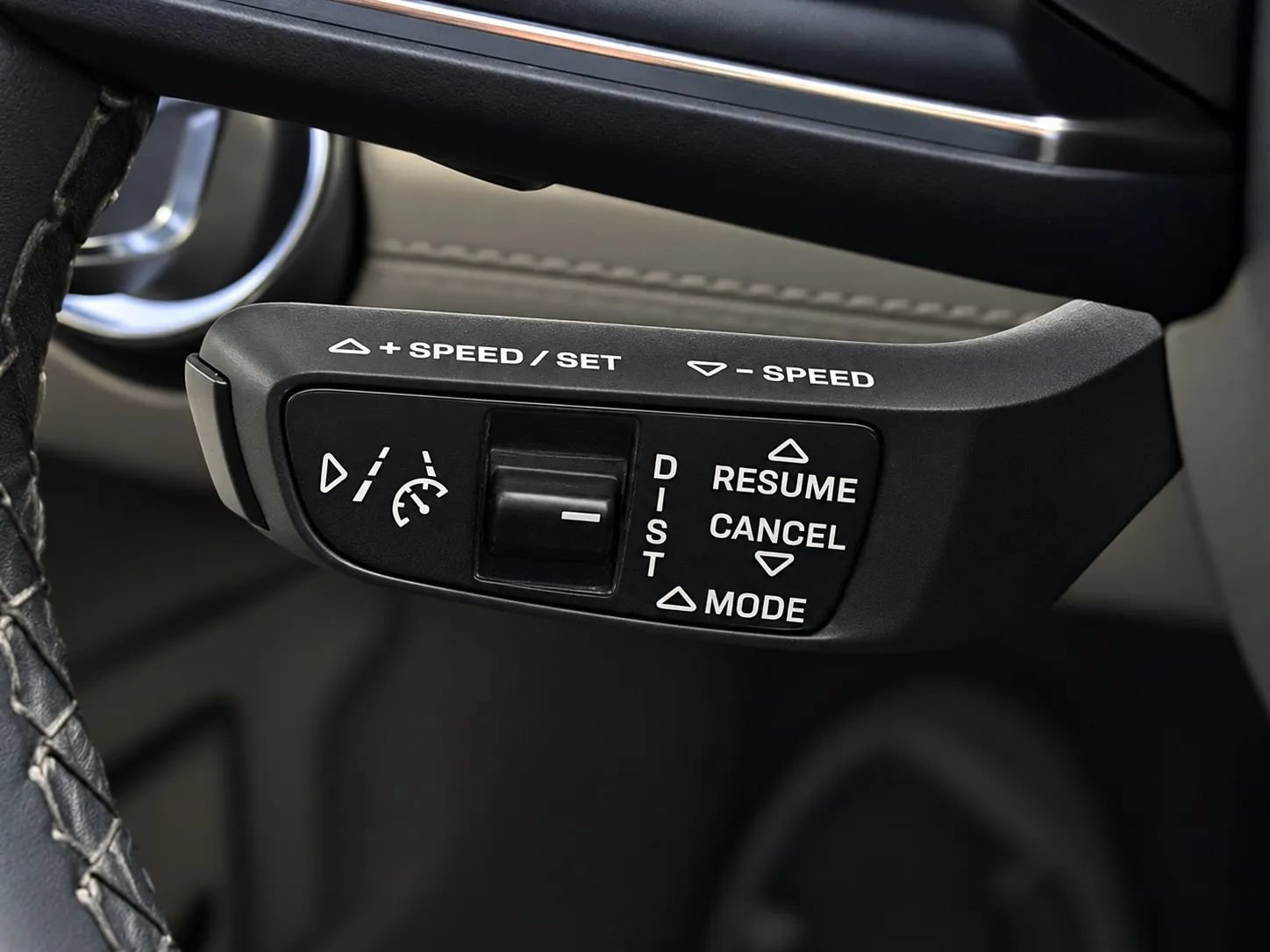 Used 2022 Porsche Panamera 4 w/ Premium Package AWD/4WD image 33
