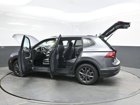 Used 2023 Volkswagen Tiguan SE AWD/4WD image 39