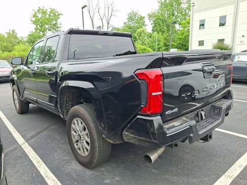 Used 2025 Toyota Tacoma SR5 AWD/4WD image 3