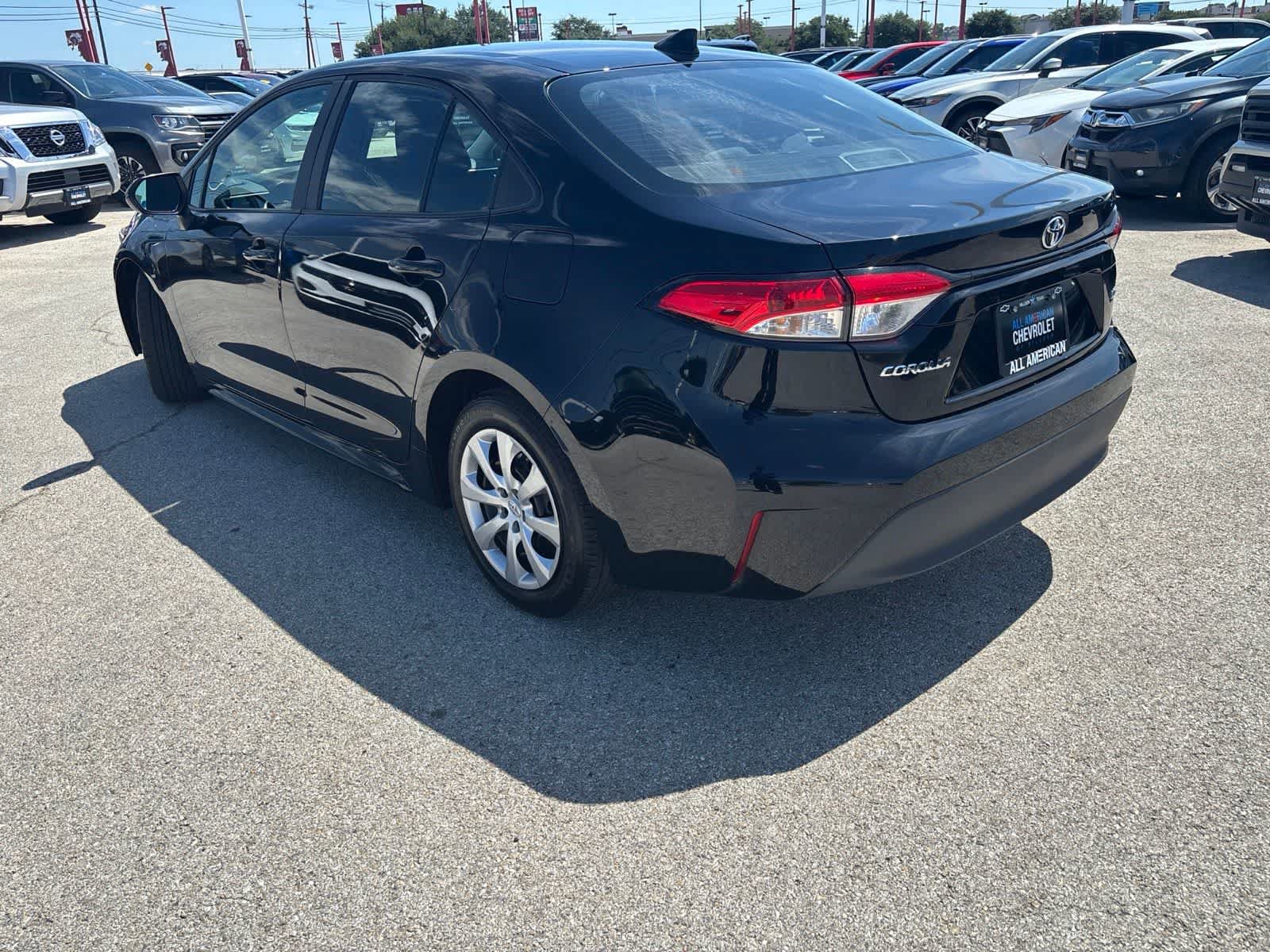 Used 2025 Toyota Corolla LE FWD image 4