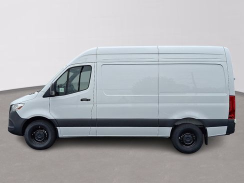 Used 2024 Mercedes-Benz Sprinter 2500 image 7