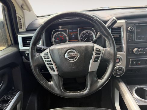 Used 2019 Nissan Titan PRO-4X AWD/4WD image 12