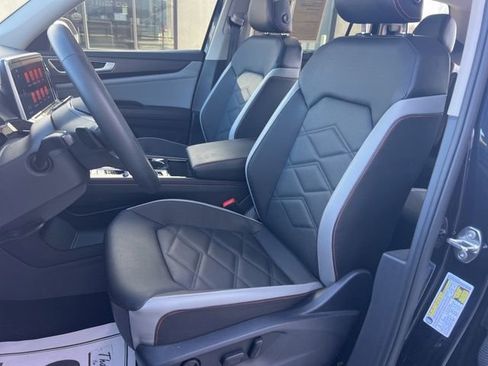 Certified 2025 Volkswagen Atlas Peak Edition SE image 22