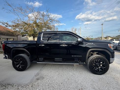 Used 2019 GMC Sierra 1500 SLT w/ SLT Premium Plus Package AWD/4WD image 4