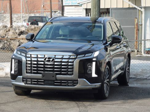Used 2023 Hyundai Palisade Calligraphy image 3