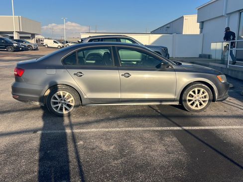 Used 2015 Volkswagen Jetta SE image 3