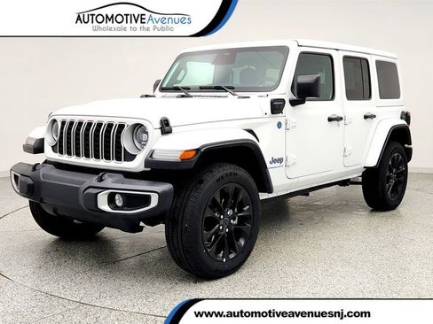 Used 2025 Jeep Wrangler Unlimited Sahara w/ Safety Group AWD/4WD image 1