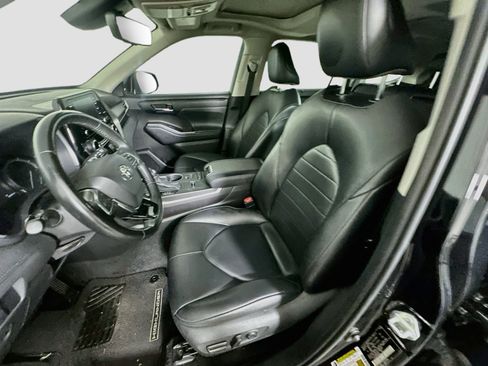 Used 2021 Toyota Highlander XLE FWD image 13