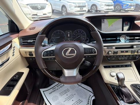 Used 2018 Lexus ES 350 w/ Ultra Luxury Package FWD image 45
