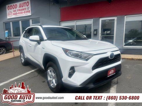 Used 2020 Toyota RAV4 XLE w/ Carpet Mat Package image 3