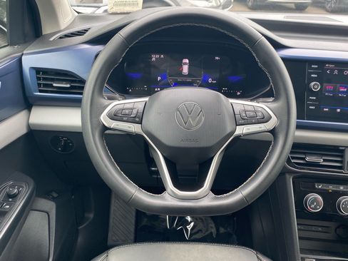 Certified 2023 Volkswagen Taos SE w/ Panoramic Sunroof Package AWD/4WD image 5